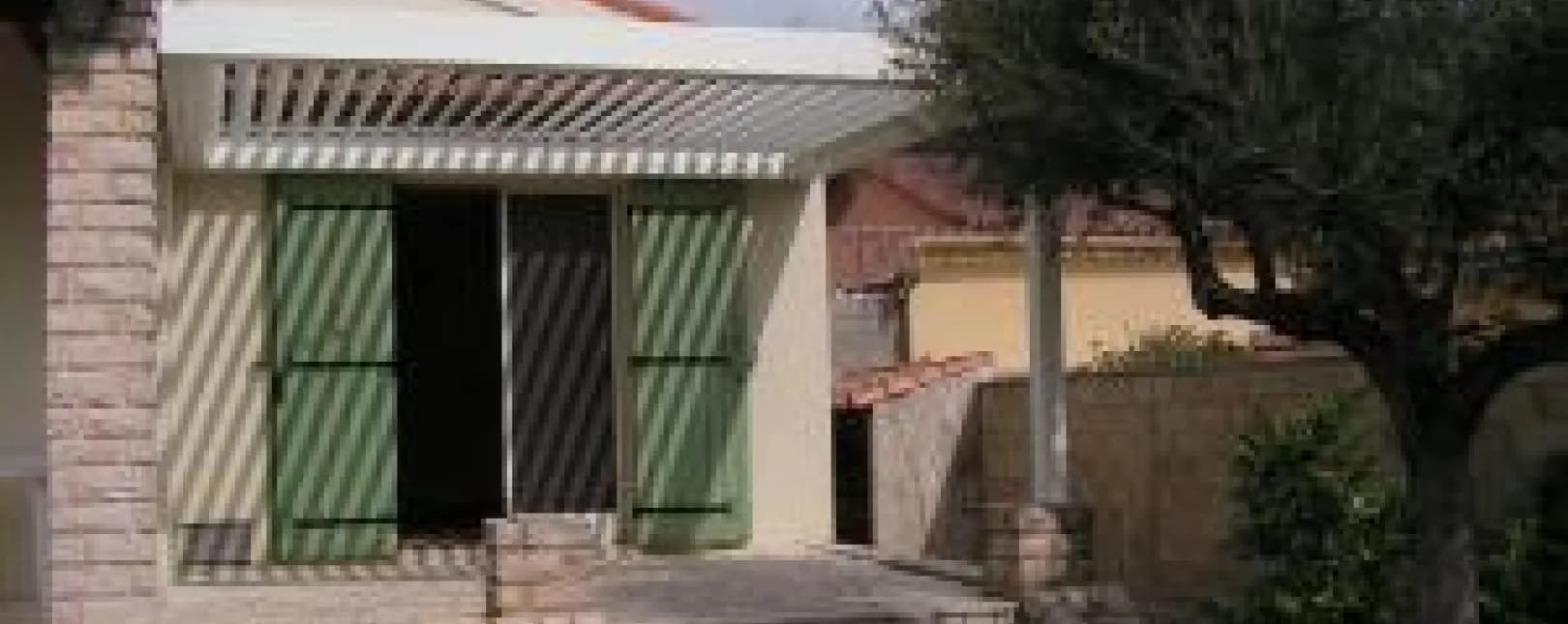 Nîmes (30000) — Pergola bioclimatique