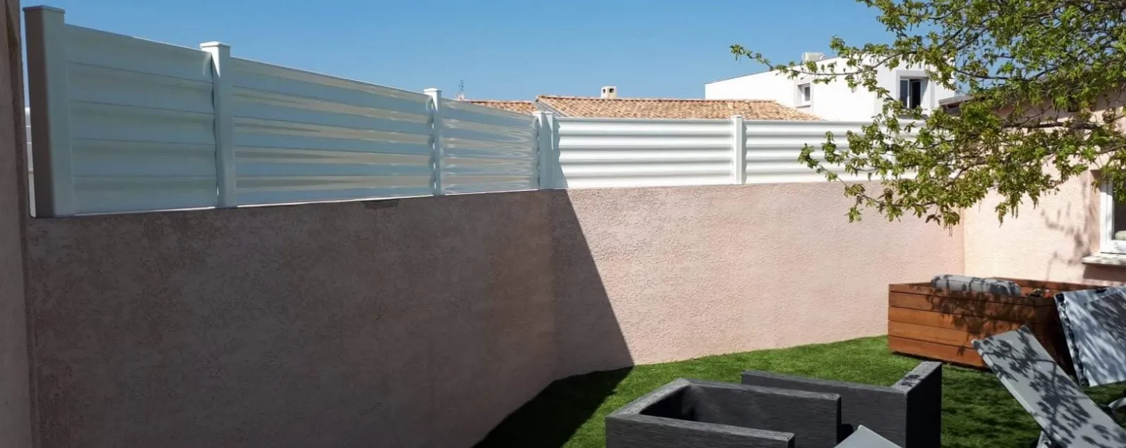 Pose d'une clôture IZZYKIT aluminium à Fons