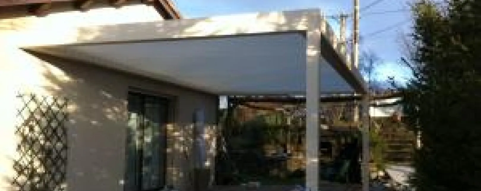 Génolhac (30450) - Pose d'une pergola bioclimatique Brustor