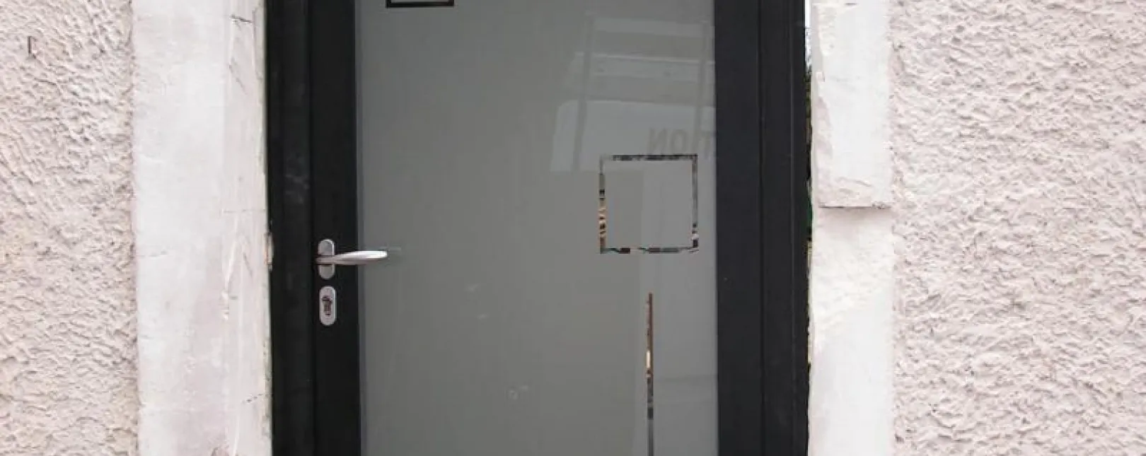 Moussac - 30190 - Pose de portes d'entrée Aluminium sur mesure