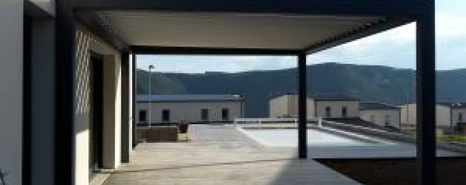 Pose d'une pergola bioclimatique à Mende (48000)