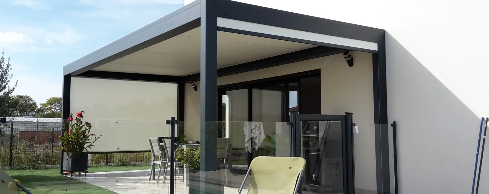 Pose d'une pergola bioclimatique BRUSTOR B200 XL à Jacou