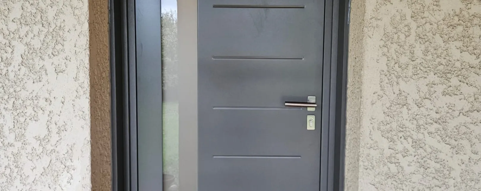 Transformation porte d'entrée : l'élégance et la sécurité avec l'acier !