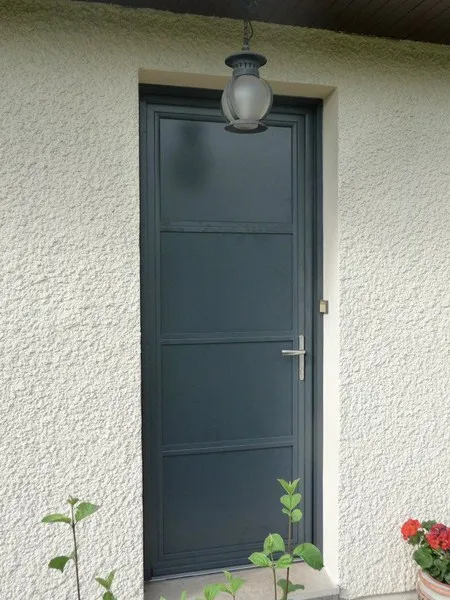 Cruviers-Lascours - 30360 - Pose d'une porte d'entrée sur mesure Aluminium - Photo 1