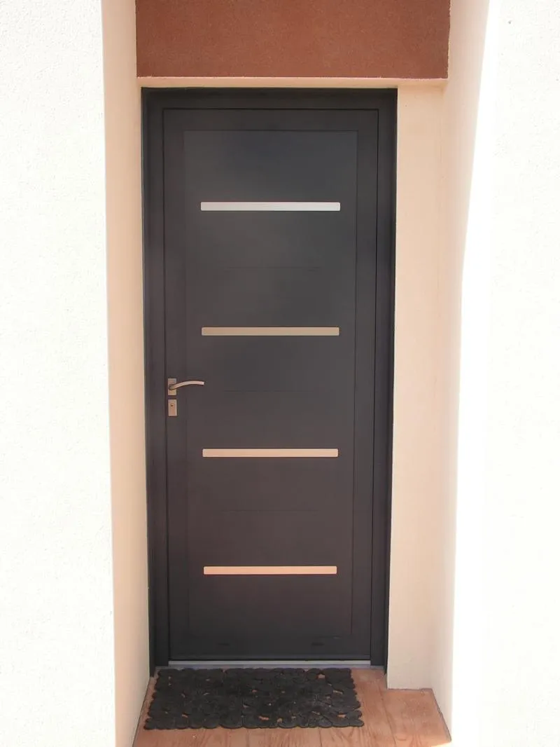 Moussac - 30190 - Pose de portes d'entrée Aluminium sur mesure - Photo 2