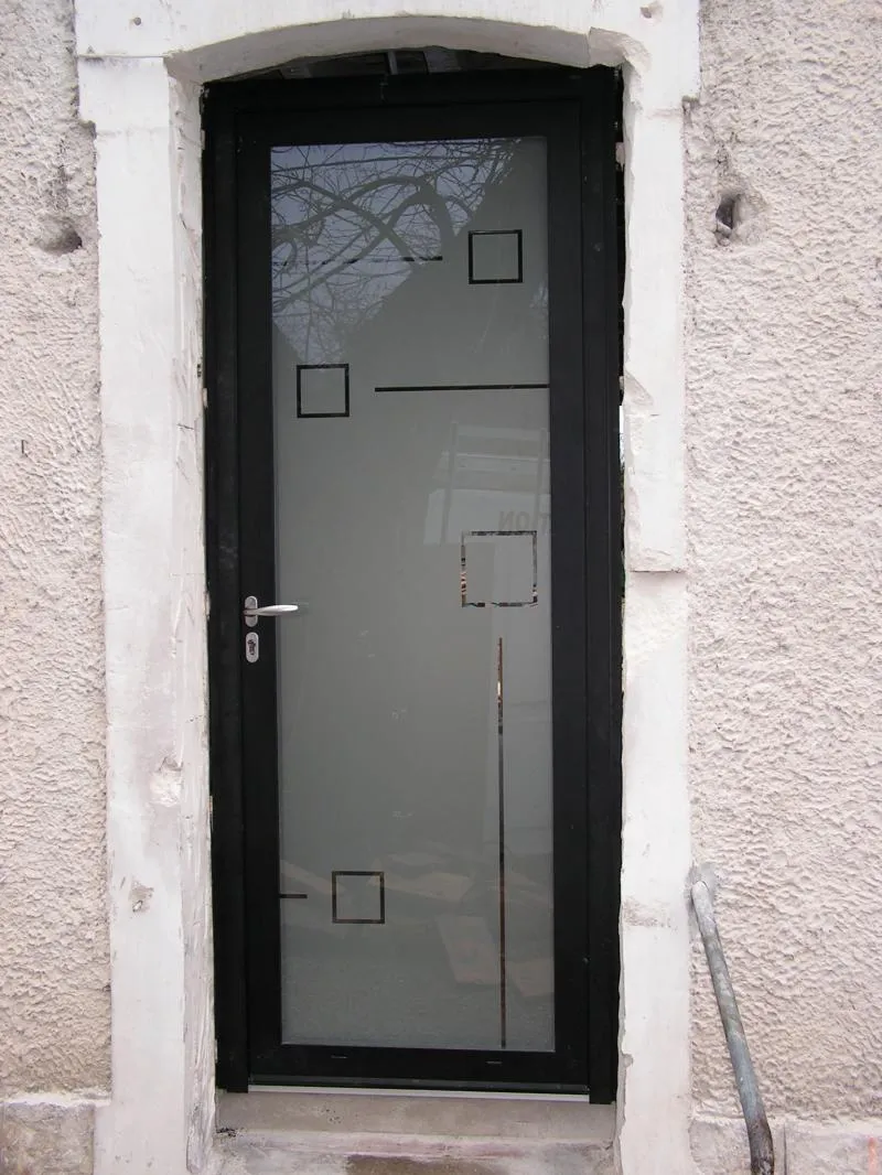 Moussac - 30190 - Pose de portes d'entrée Aluminium sur mesure - Photo 3