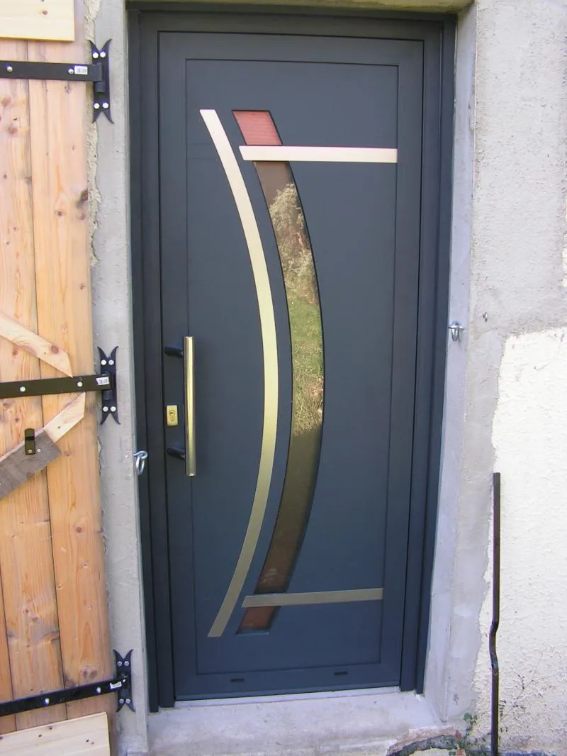 Uzès - 30700 - Pose d'une porte ALU sur mesure en rénovation - Photo 1