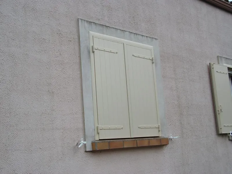 Alès - 30100 - Pose de volets battants ALU sur mesure avec pré-cadre - Photo 2