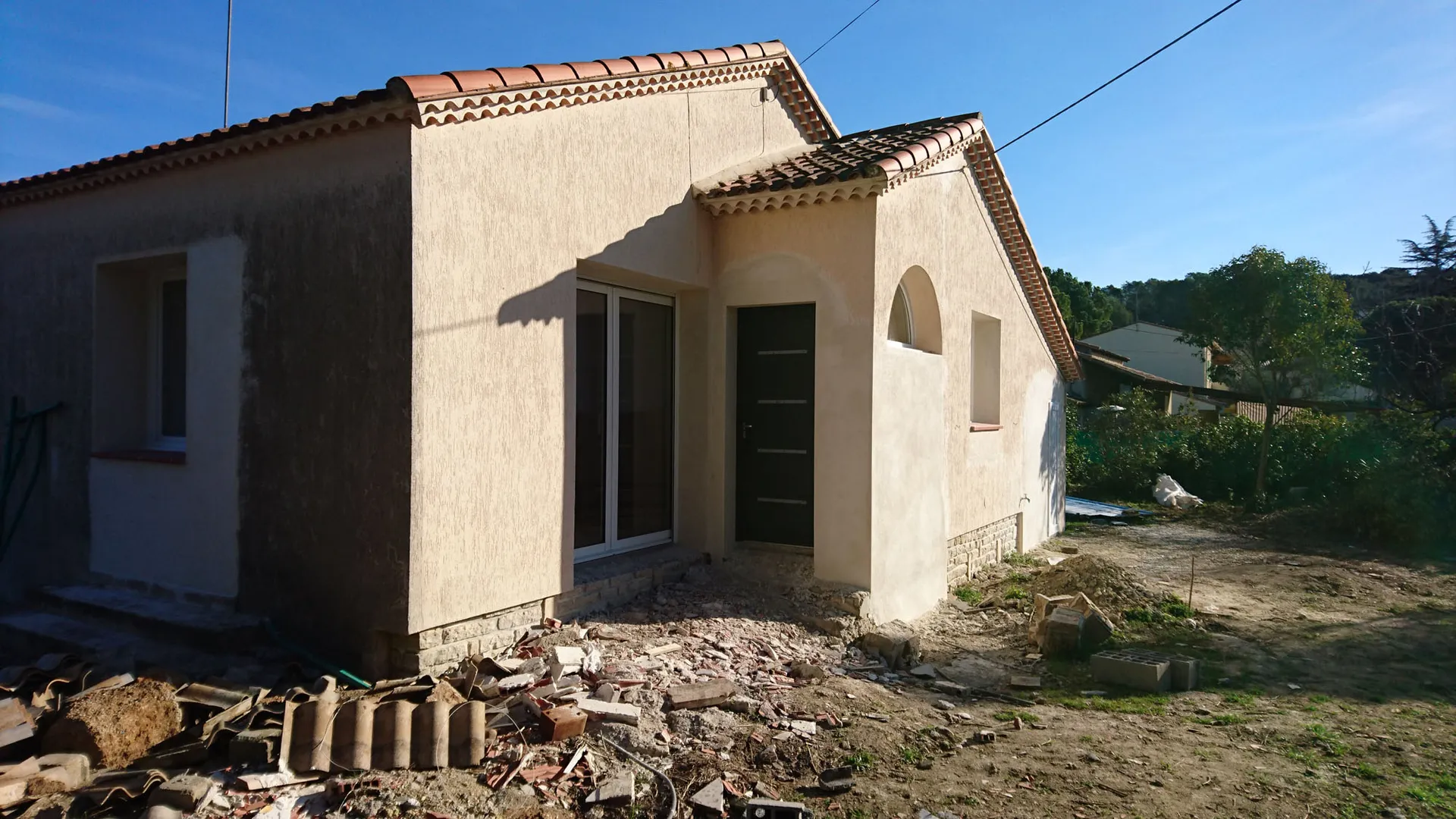 Aigues-Vives - 30670 - Pose de menuiseries PVC sur mesure en rénovation - Photo 1