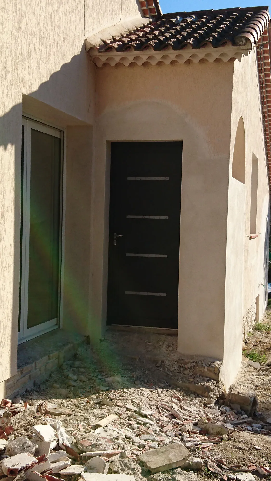 Aigues-Vives - 30670 - Pose de menuiseries PVC sur mesure en rénovation - Photo 2