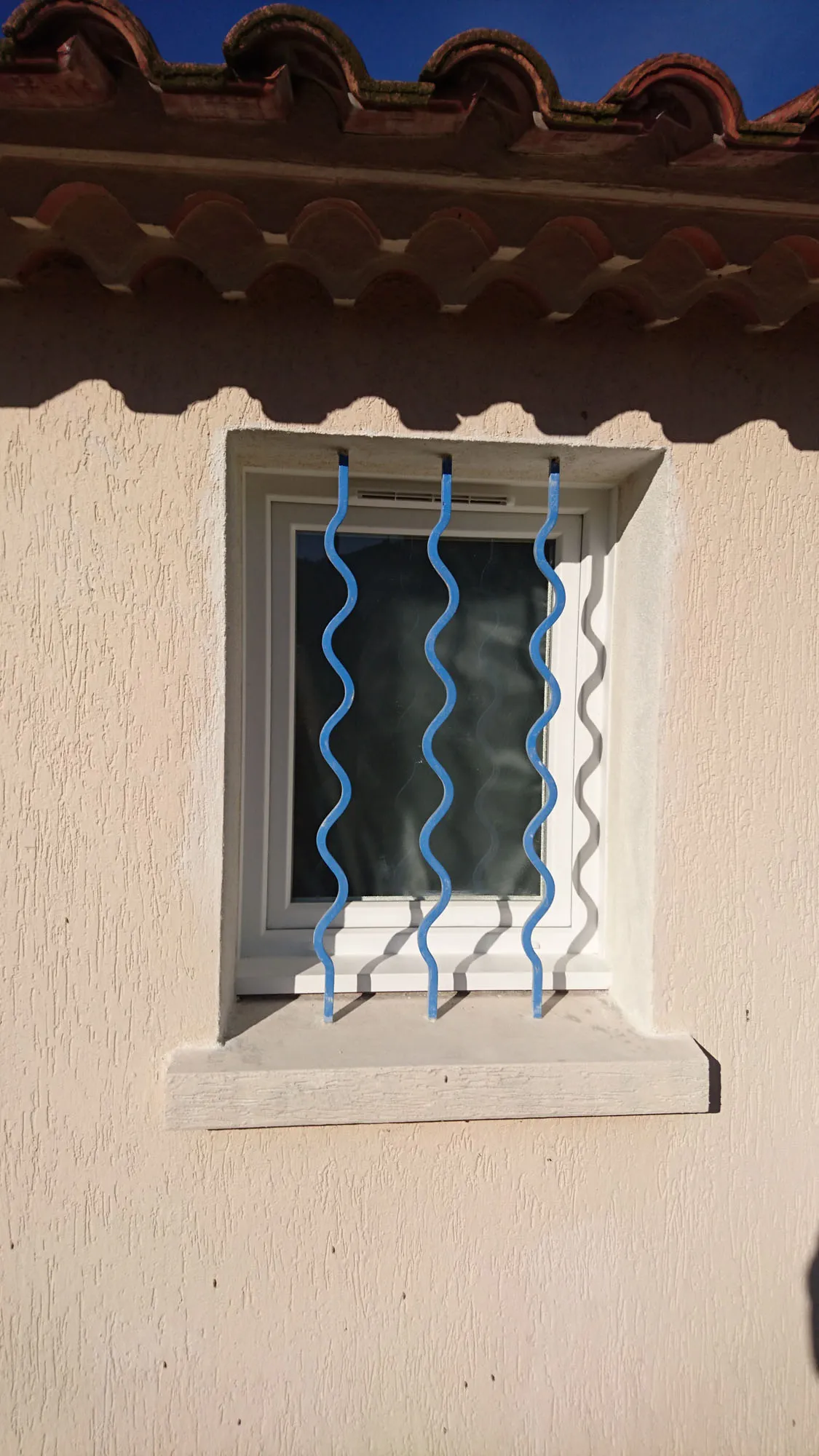 Aigues-Vives - 30670 - Pose de menuiseries PVC sur mesure en rénovation - Photo 4