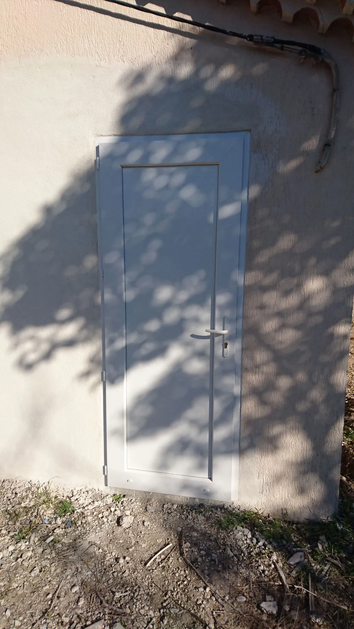 Aigues-Vives - 30670 - Pose de menuiseries PVC sur mesure en rénovation - Photo 5