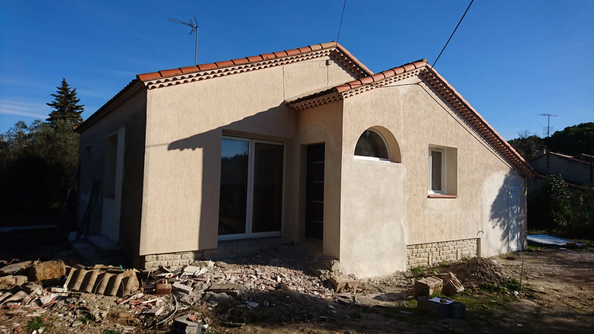 Aigues-Vives - 30670 - Pose de menuiseries PVC sur mesure en rénovation - Photo 11