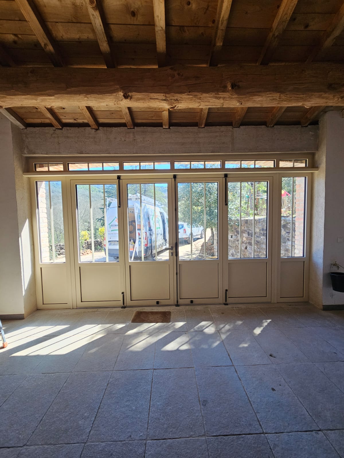 Anduze - Porte de garage battante Néo-Rétro Gypass en aluminium à rupture de pont thermique - Photo 7