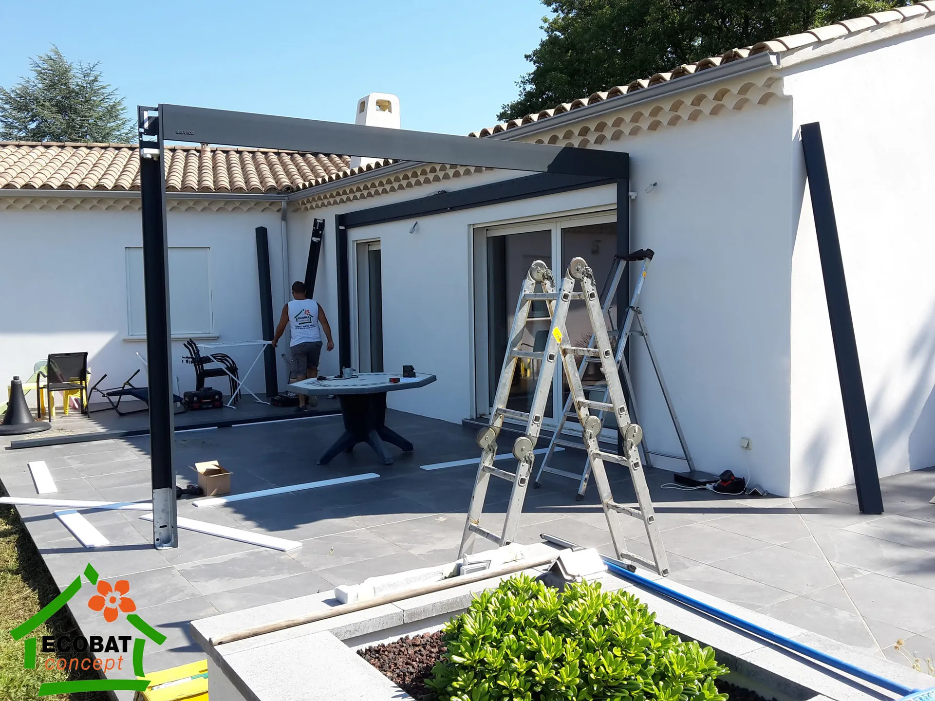 Pose d'une pergola bioclimatique 4 poteaux BRUSTOR B150 XL à Bagnols-sur-Cèze - Photo 1