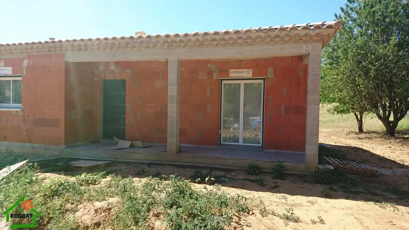 Pose de menuiseries PVC et alu RAL 9016 à Boucoiran - Photo 4