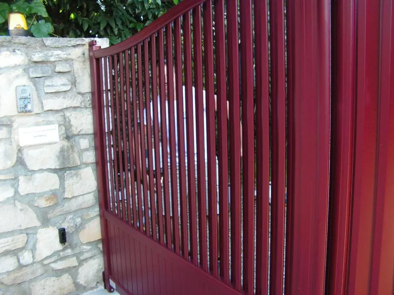 Brignon - 30190 - Pose d'un portail aluminium motorisé Somfy - Photo 3