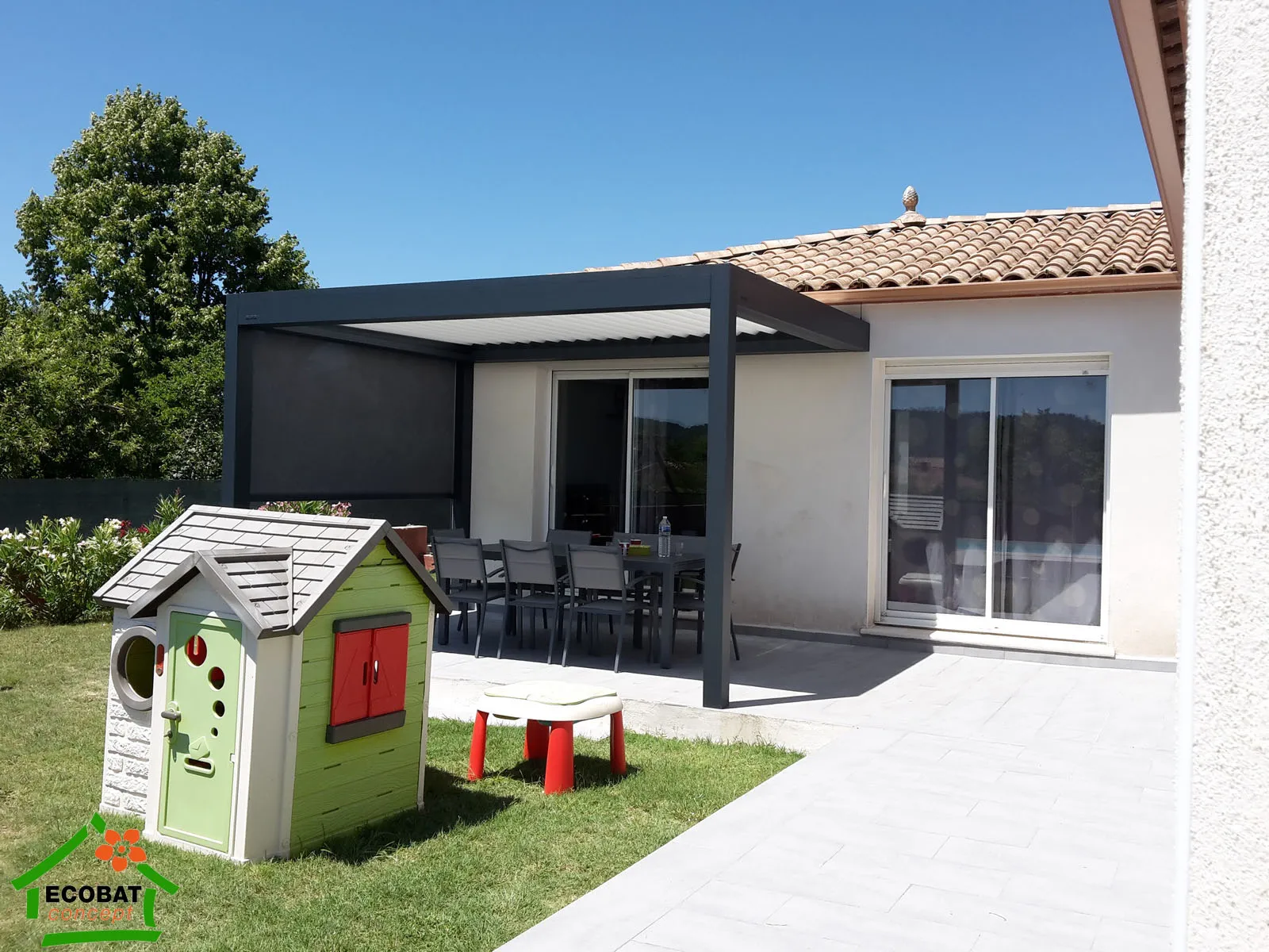 Pose d'une pergola bioclimatique BRUSTOR B200 en fixation murale à Clarensac - Photo 3