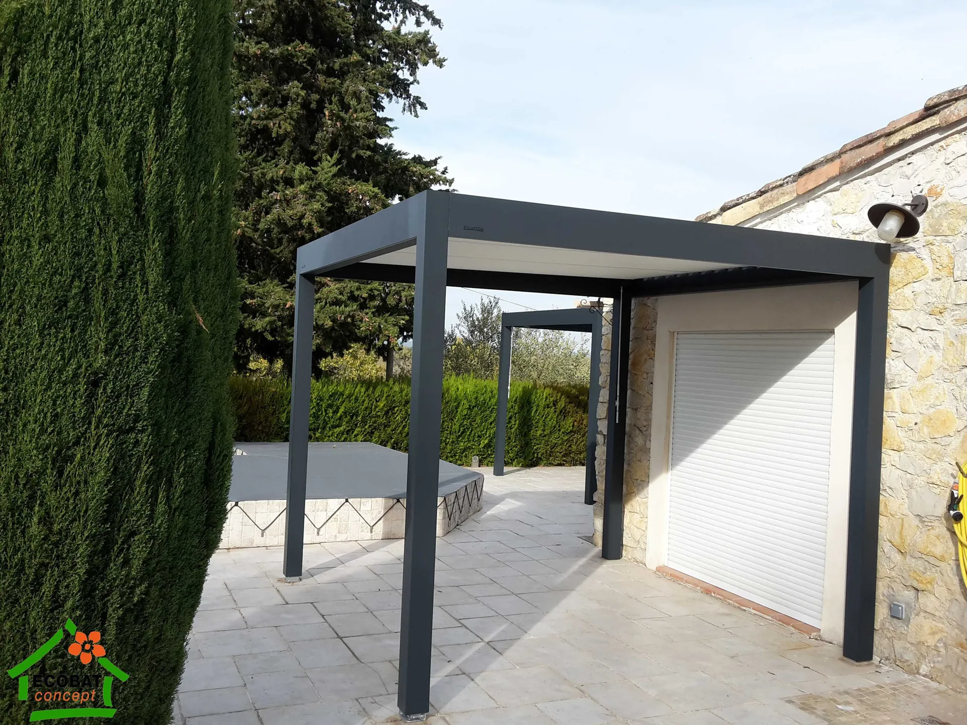 Pose d'une pergola bioclimatique manuelle BRUSTOR B150 à Dions - Photo 3