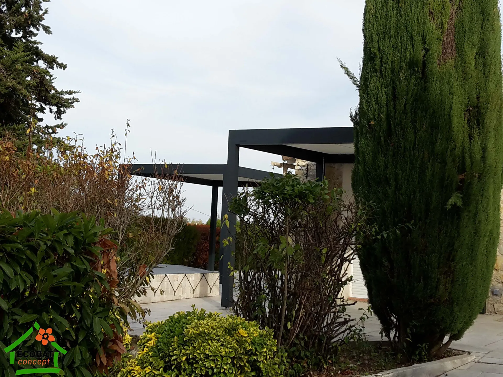 Pose d'une pergola bioclimatique manuelle BRUSTOR B150 à Dions - Photo 2