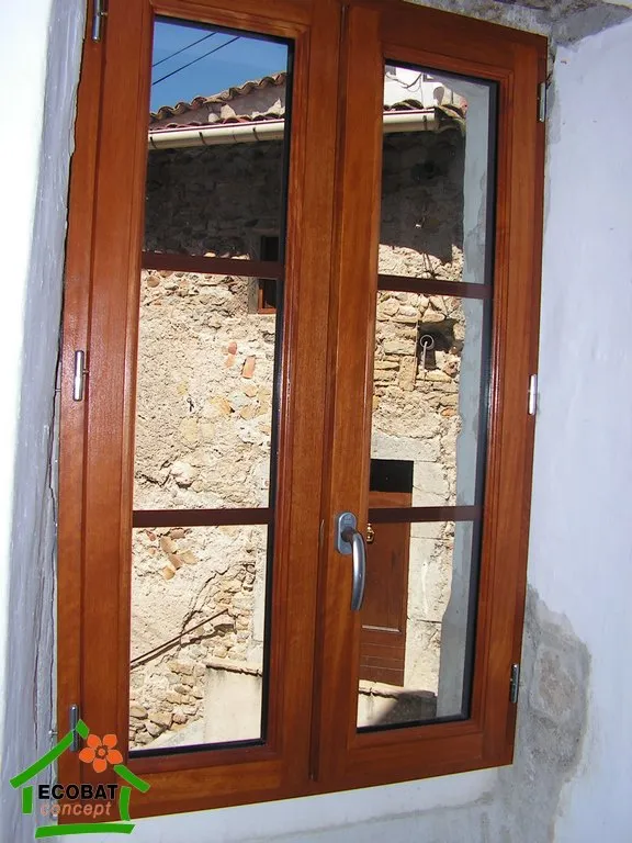 Pose de fenêtres bois double vitrage sur mesure à Lézan - Photo 3