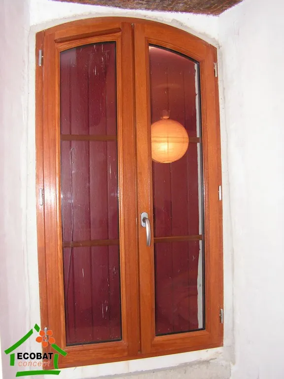 Pose de fenêtres bois double vitrage sur mesure à Lézan - Photo 9