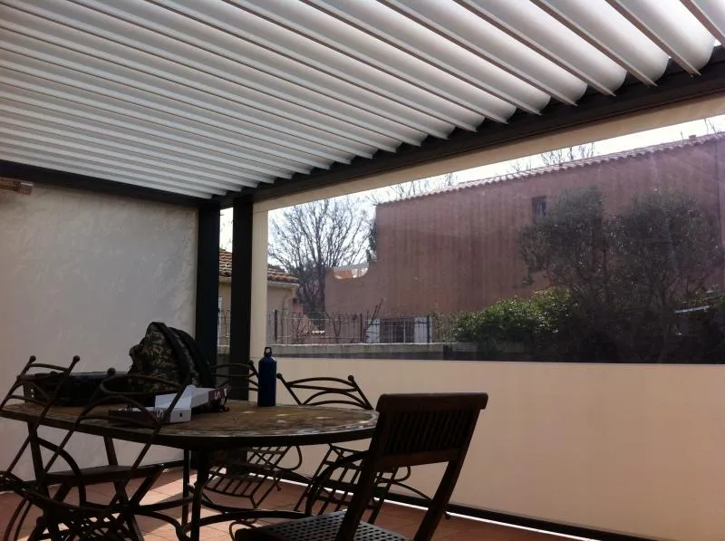 Pose d'une pergola bioclimatique à Nîmes (30000) — réalisation 2 - Photo 4