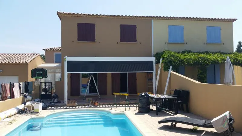 Pose d'une pergola bioclimatique à Saint-Chaptes - Photo 2