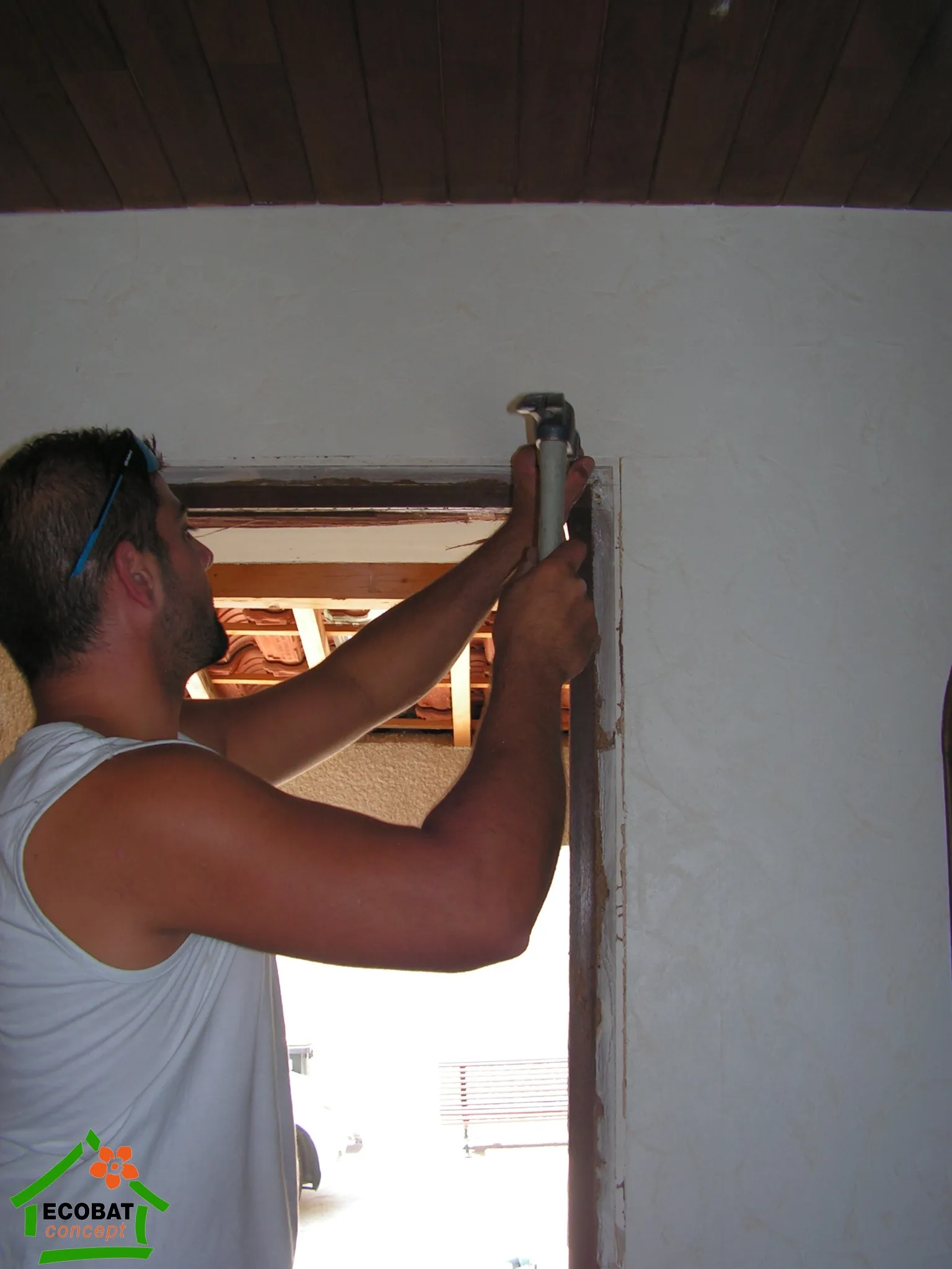 Pose de fenêtres PVC blanc en rénovation à Saint-Chaptes - Photo 7