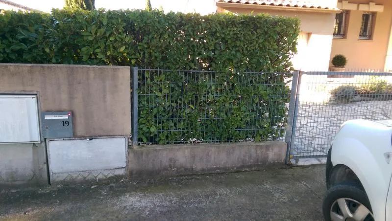Uzès - 30700 - Pose d'un portail Alu coulissant sur mesure motorisé - Photo 1