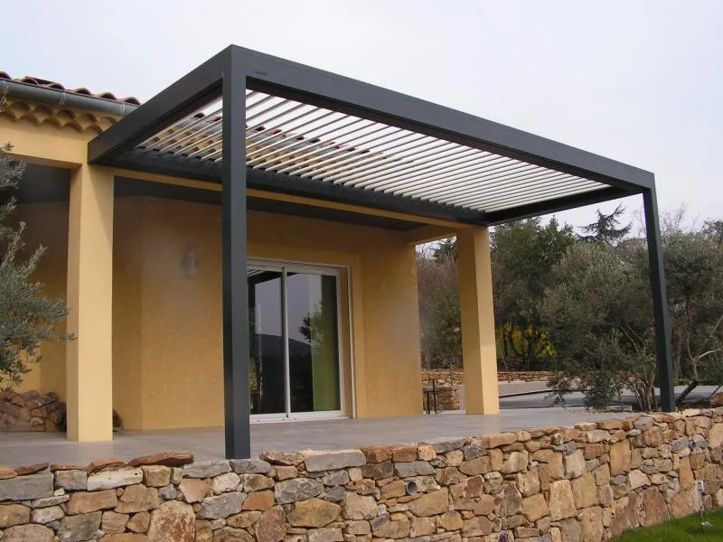 Pose d'une pergola bioclimatique à Uzès - Photo 5