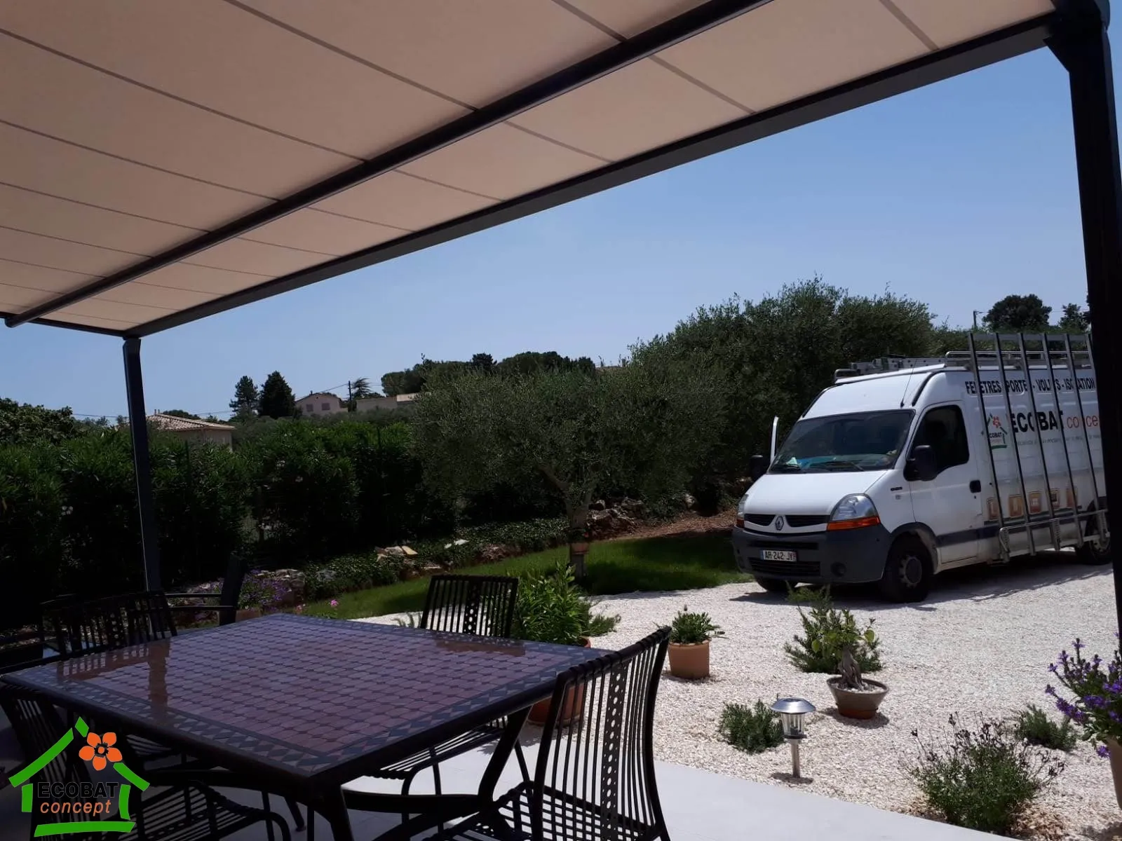 Pose d'un store pour pergola B128 BRUSTOR à Castelnau-Valence - Photo 3