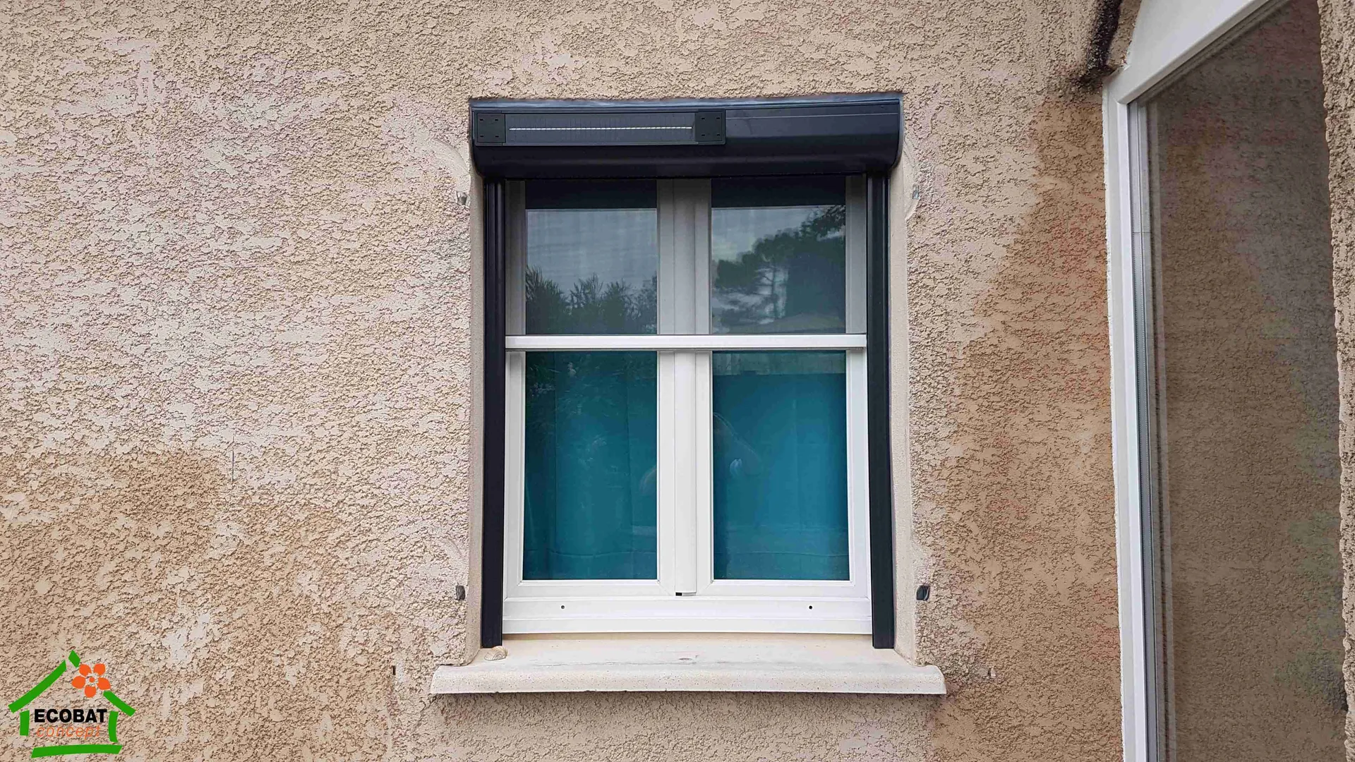 Pose de volets roulants solaires SOMFY RTS à Cruviers-Lascours - Photo 1