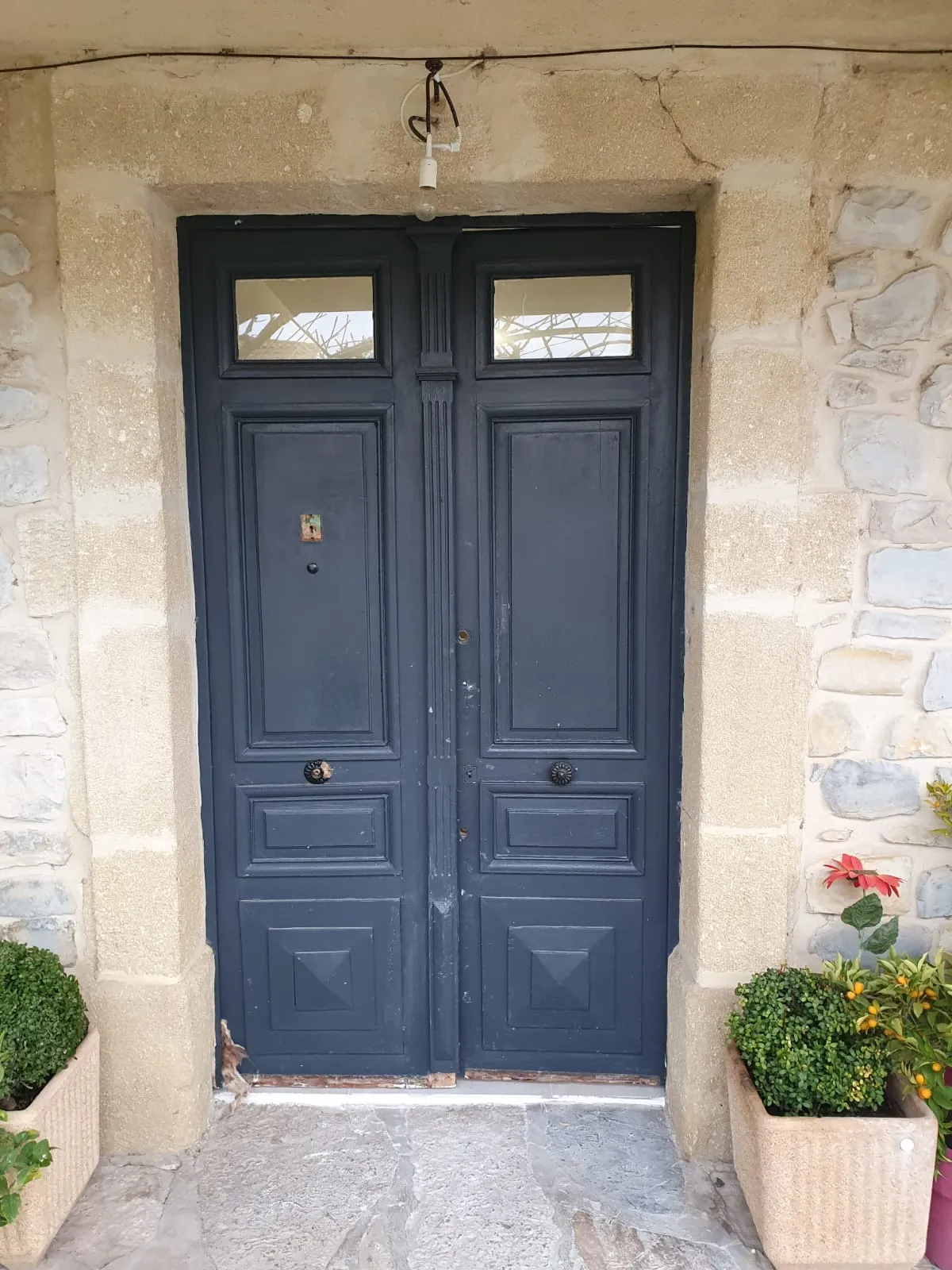 Pose d'une porte d'entrée aluminium monobloc + 1 fixe avec imposte à Moulézan - Photo 1