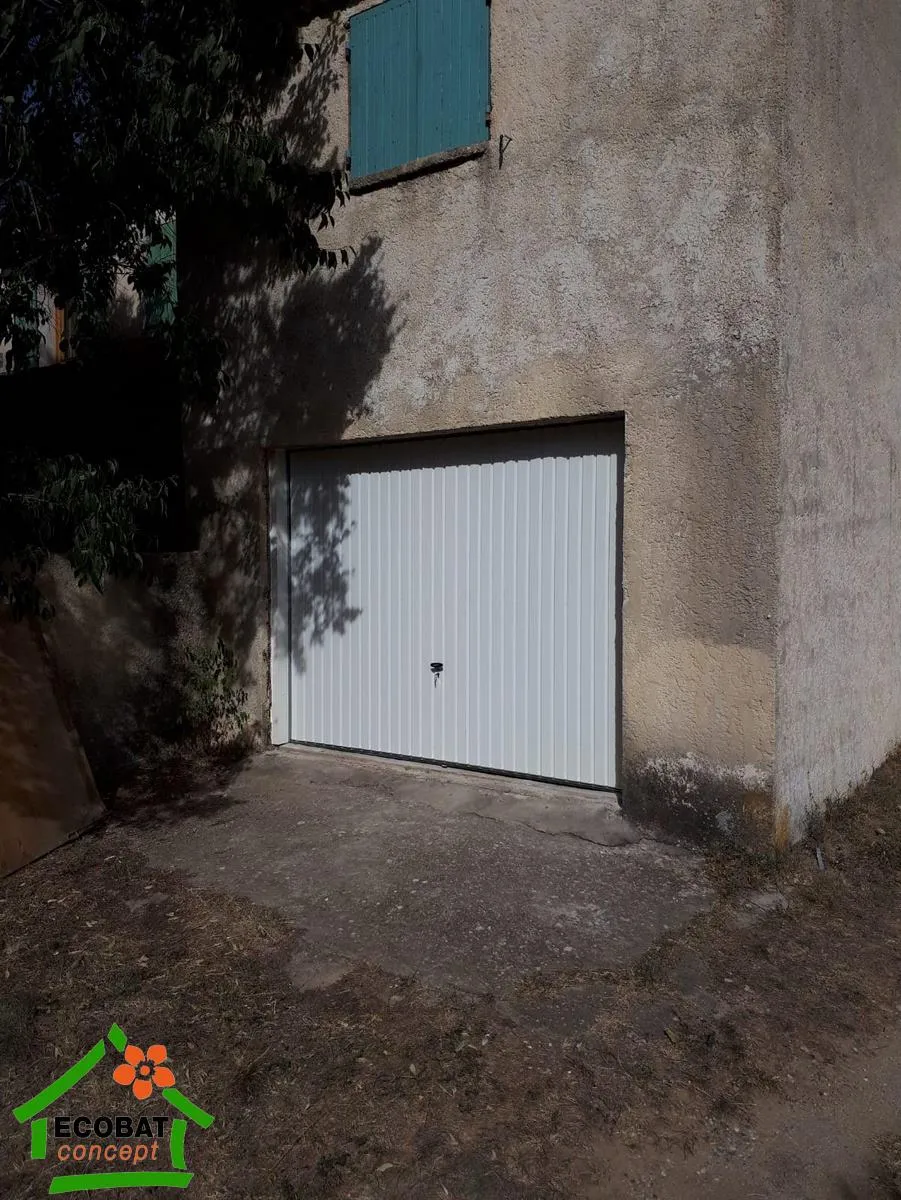 Pose d'une porte de garage basculante NOVOFERM à Valliguières - Photo 1