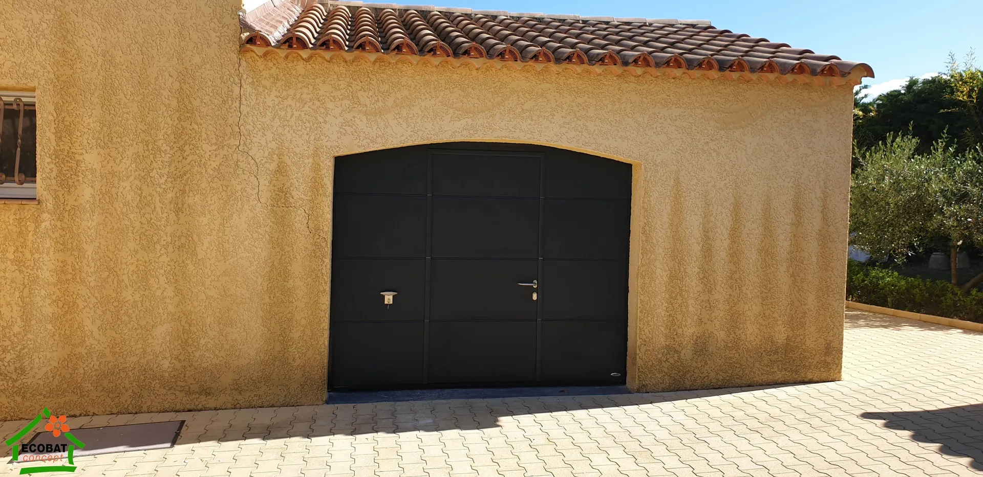 Pose d'une porte de garage sectionnelle à Domessargues - Photo 1
